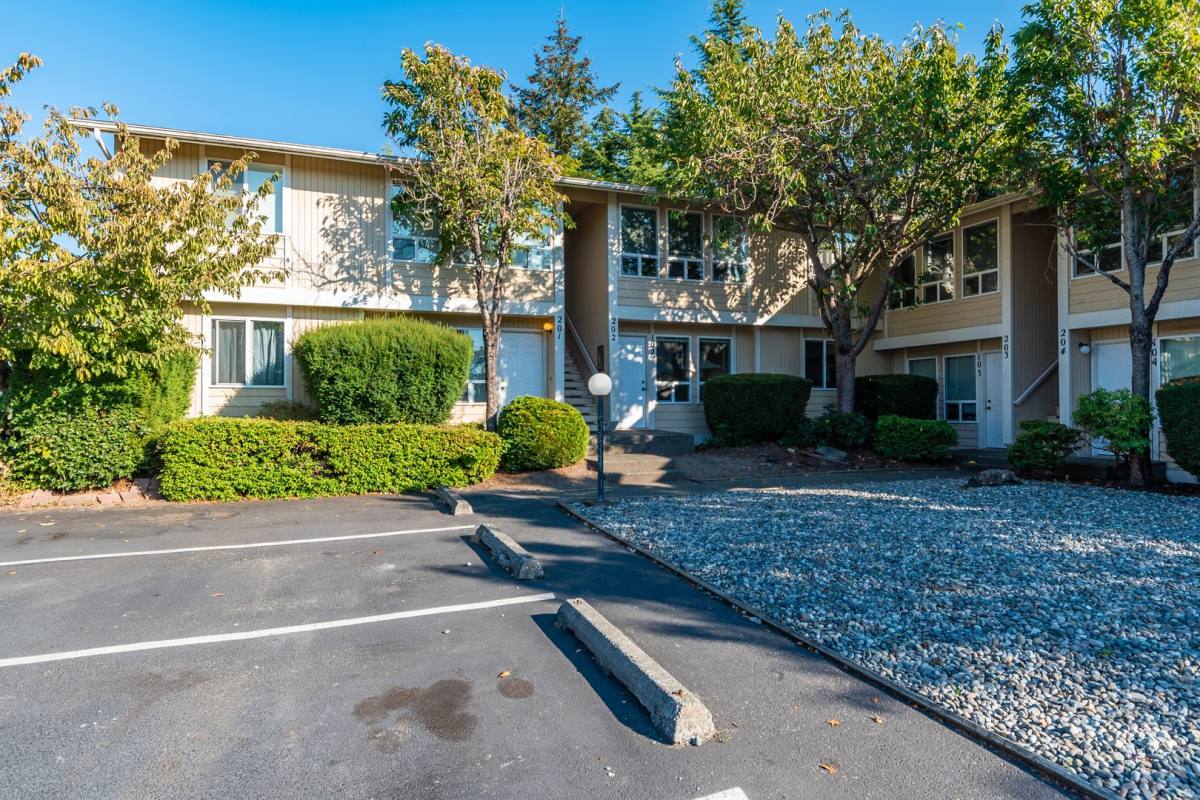 Apartment for rent at 390 NE Izett St, Oak Harbor, WA 98277