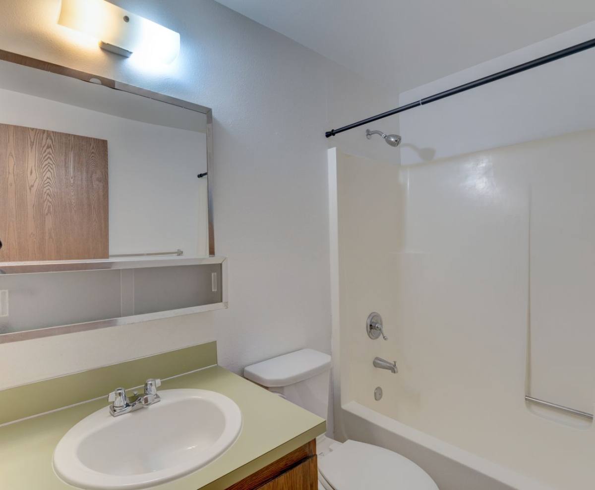Apartment for rent at 390 NE Izett St, Oak Harbor, WA 98277
