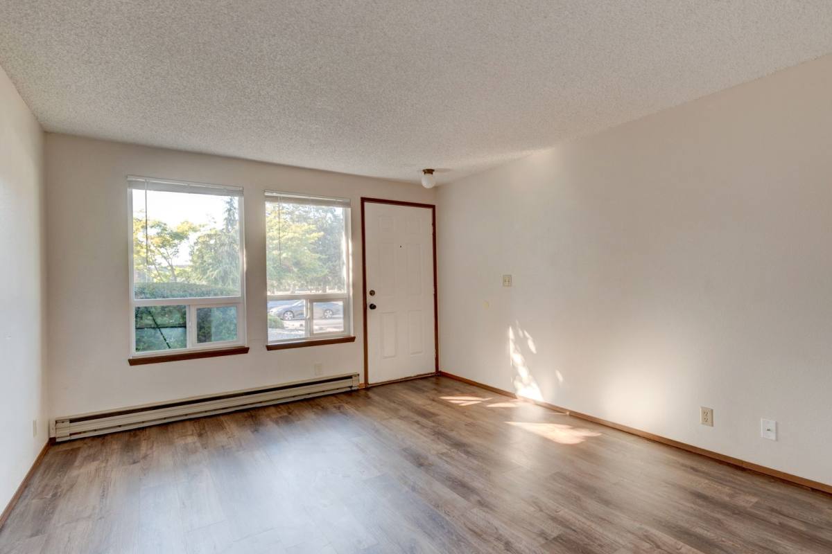 Apartment for rent at 390 NE Izett St, Oak Harbor, WA 98277