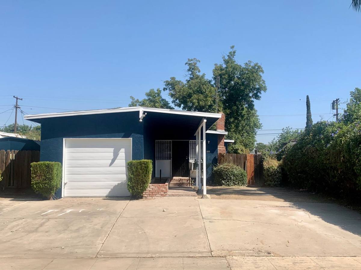 House for rent at 332 W Myers Ave, Fresno, CA 93706