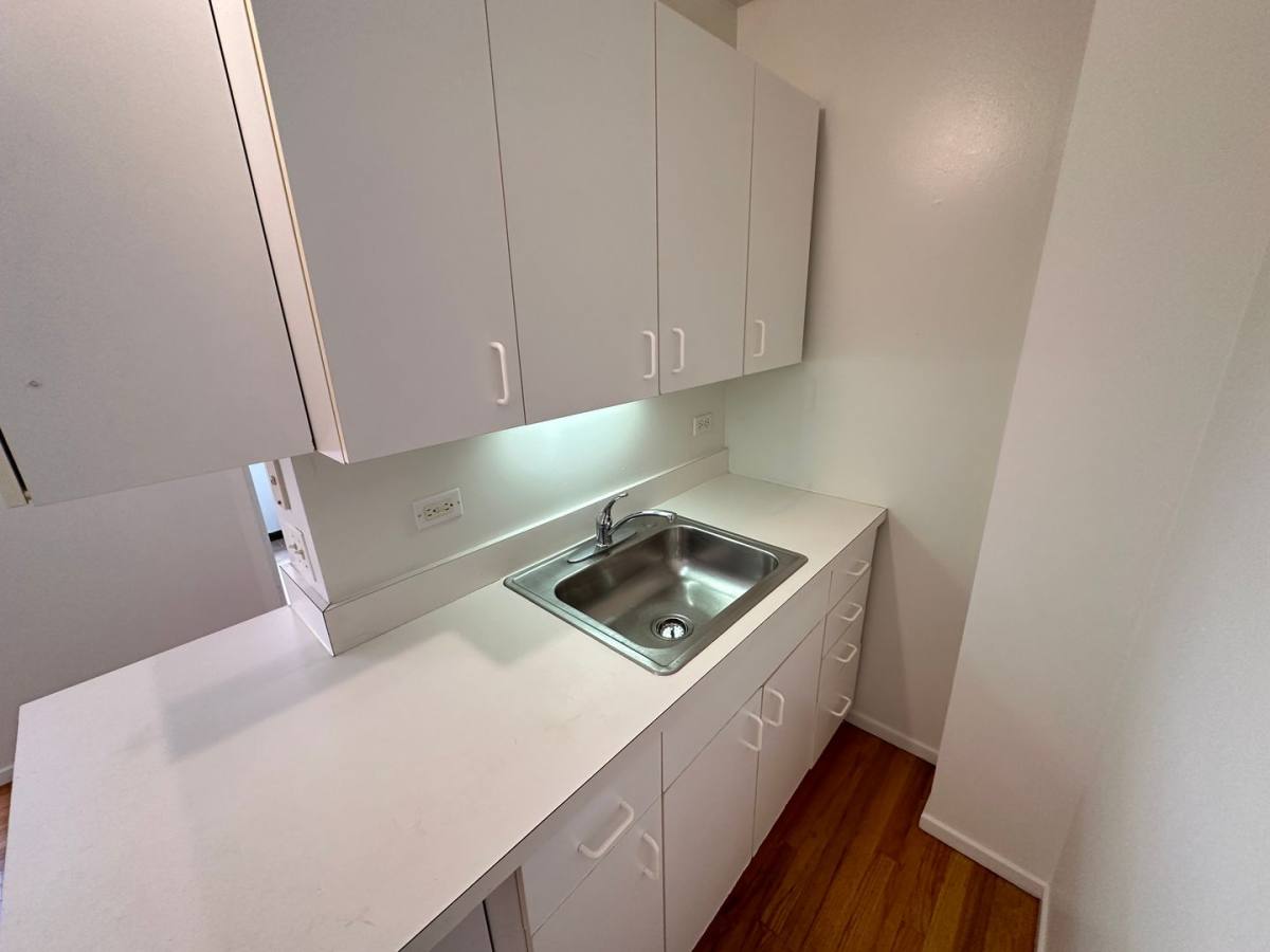Apartment for rent at 5959 N Kenmore Ave, Chicago, IL 60660