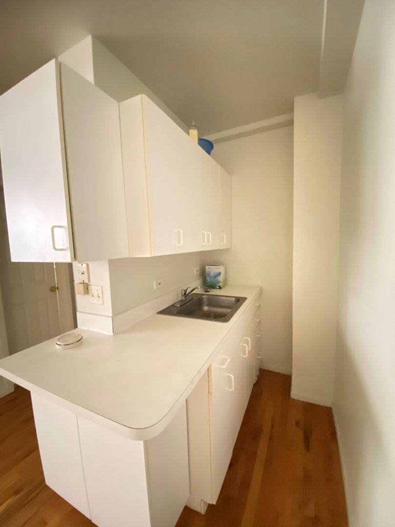 Apartment for rent at 5959 N Kenmore Ave, Chicago, IL 60660