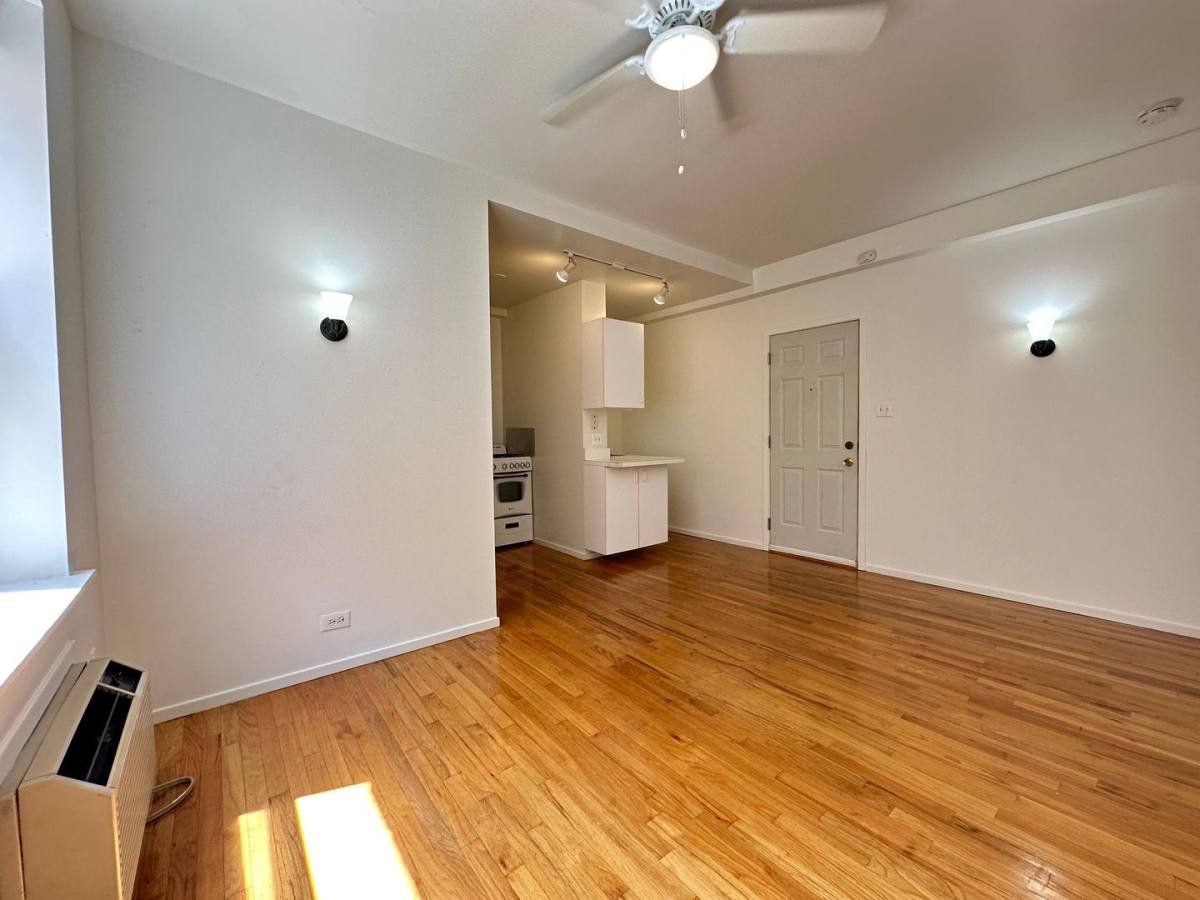 Apartment for rent at 5959 N Kenmore Ave, Chicago, IL 60660