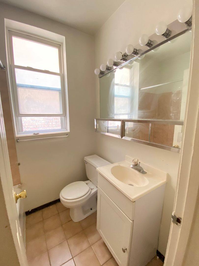 Apartment for rent at 5959 N Kenmore Ave, Chicago, IL 60660