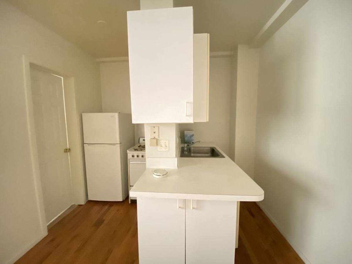 Apartment for rent at 5959 N Kenmore Ave, Chicago, IL 60660