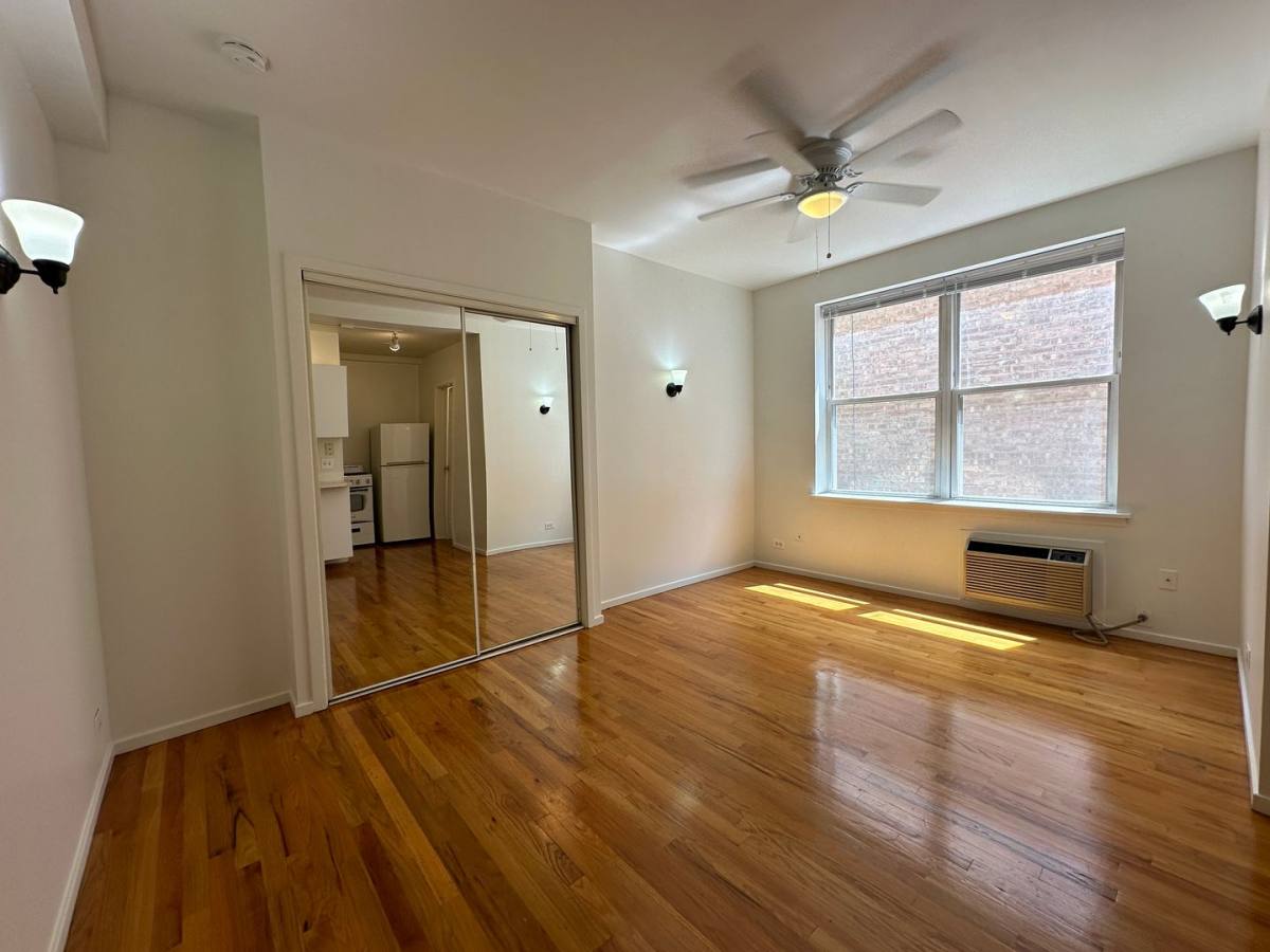 Apartment for rent at 5959 N Kenmore Ave, Chicago, IL 60660