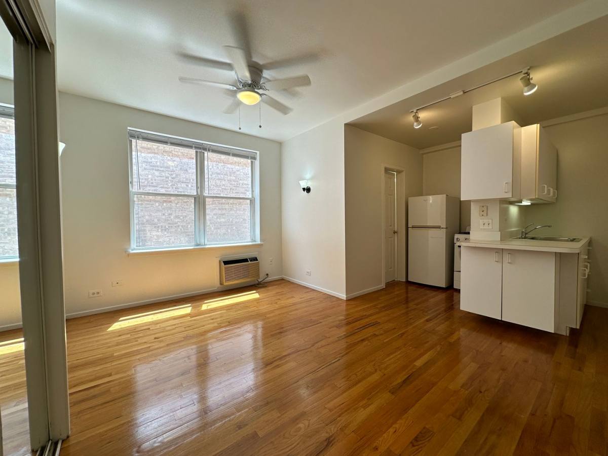 Apartment for rent at 5959 N Kenmore Ave, Chicago, IL 60660
