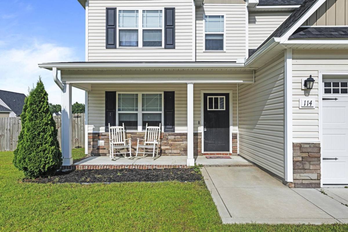 House for rent at 114 Bridgeport Dr, Sneads Ferry, NC 28460