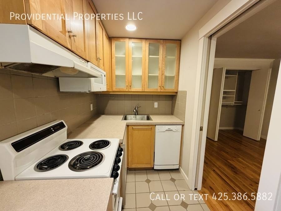 Apartment for rent at 2113 N 37th St #1, Seattle, WA 98103