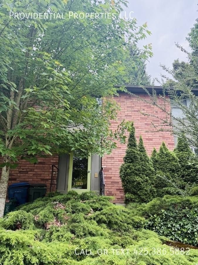 Apartment for rent at 2113 N 37th St #1, Seattle, WA 98103