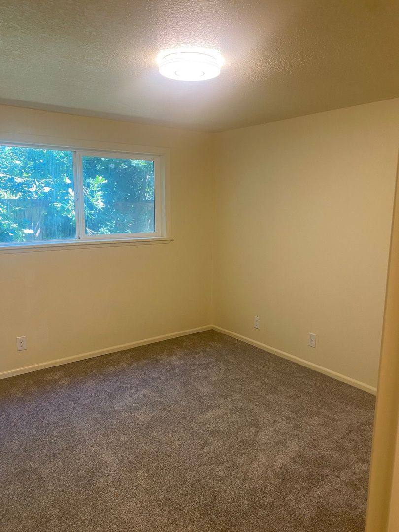 Apartment for rent at 1555 W 18th, Eugene, OR 97402