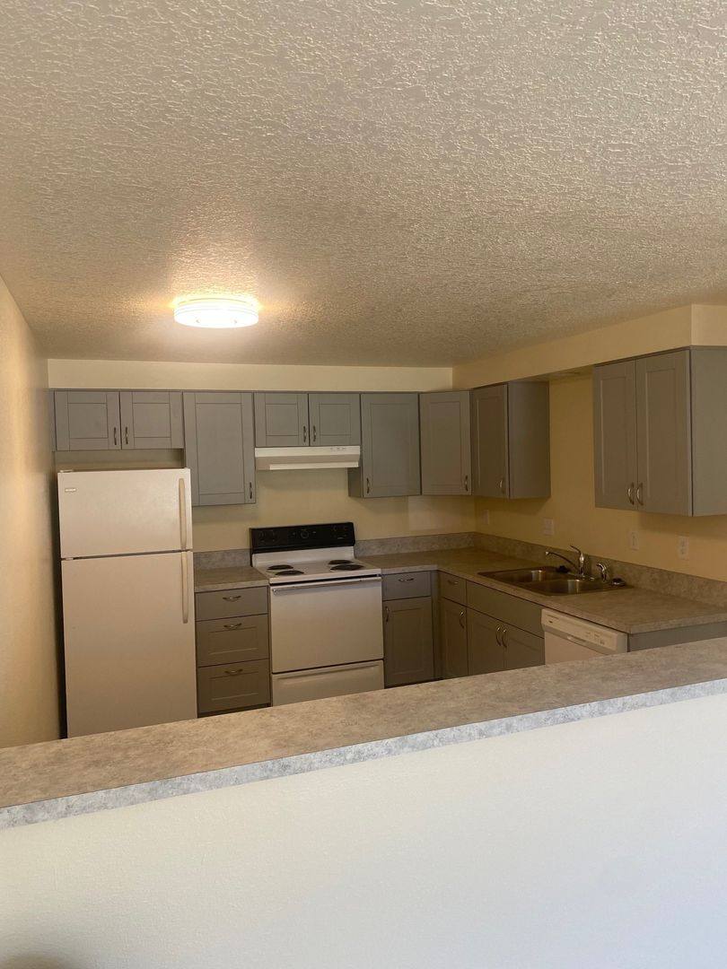 Apartment for rent at 1555 W 18th, Eugene, OR 97402
