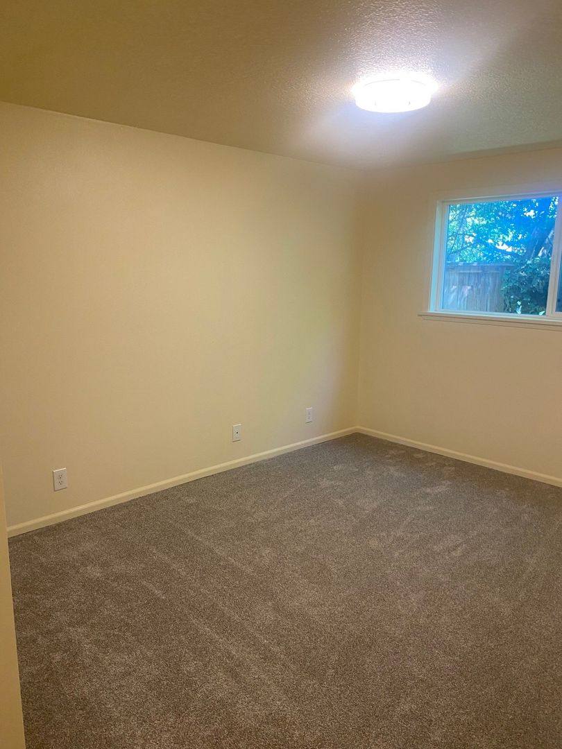 Apartment for rent at 1555 W 18th, Eugene, OR 97402