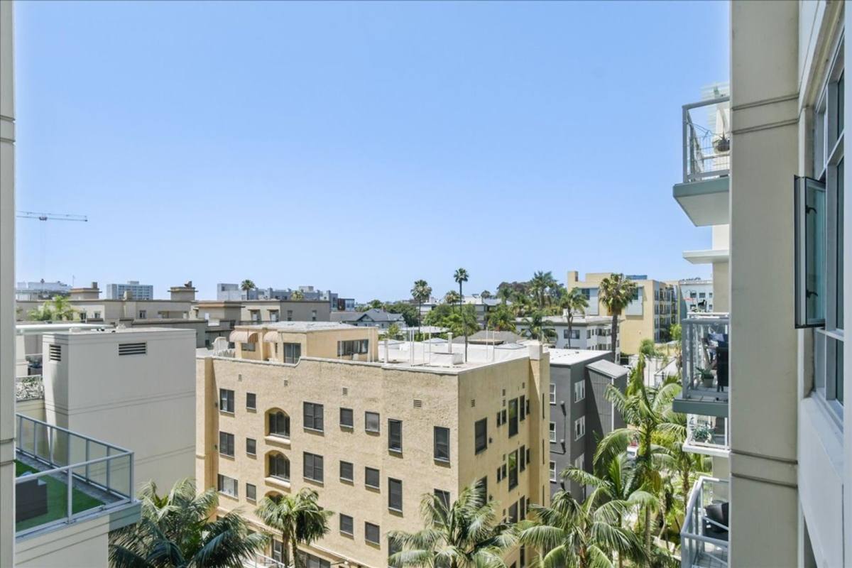 Condo for rent at 850 Beech St, San Diego, CA 92101