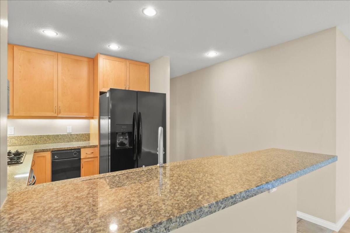 Condo for rent at 850 Beech St, San Diego, CA 92101