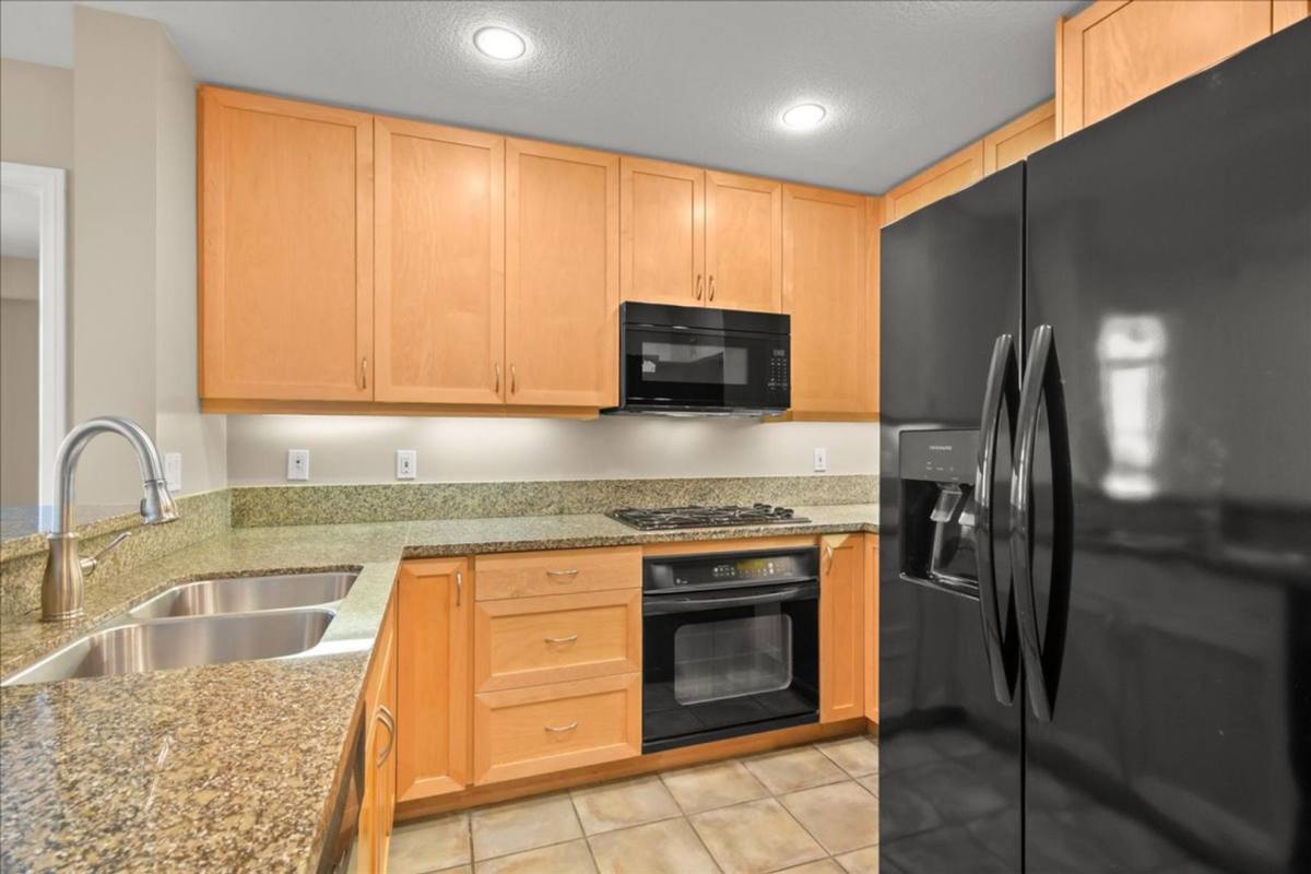 Condo for rent at 850 Beech St, San Diego, CA 92101