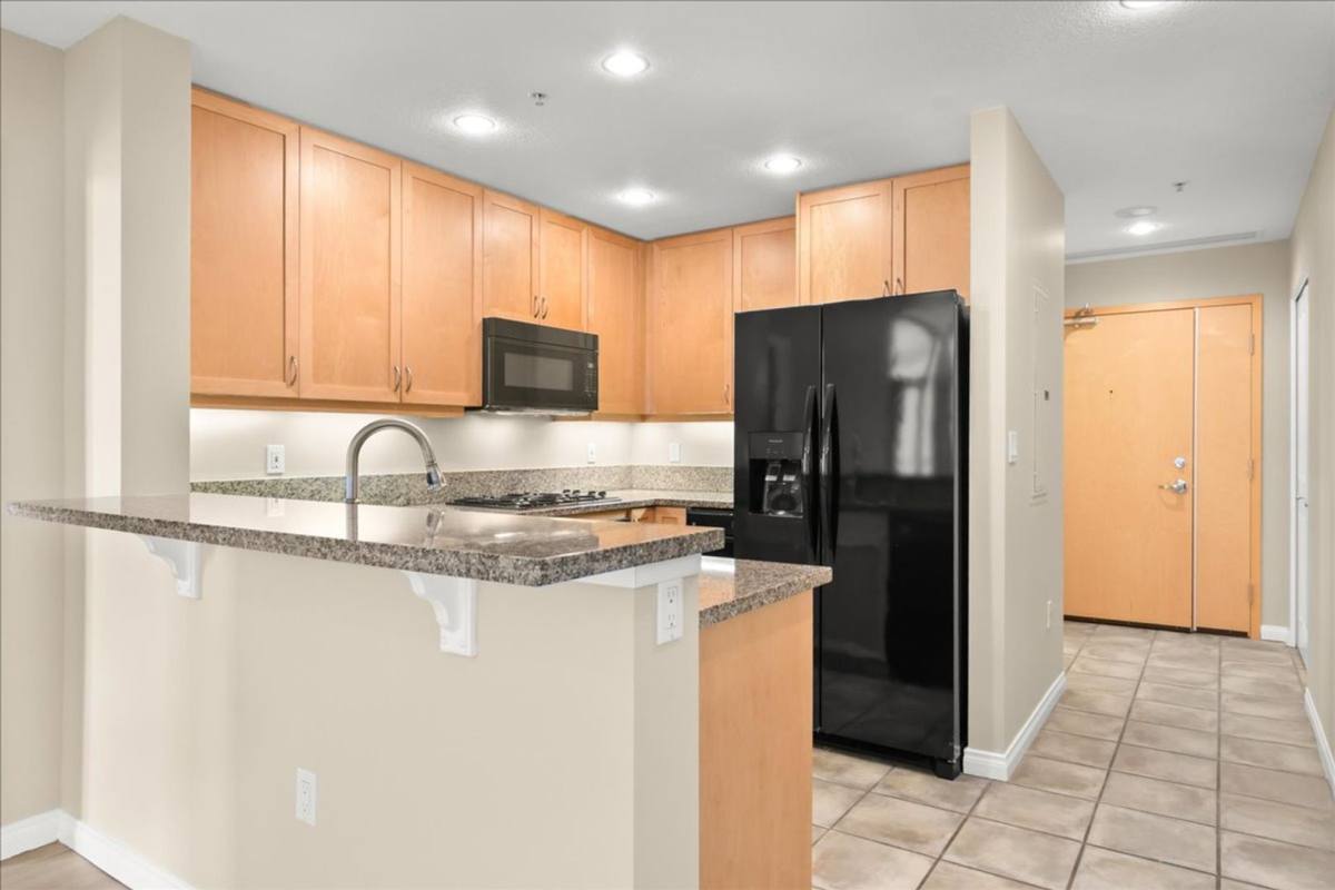 Condo for rent at 850 Beech St, San Diego, CA 92101