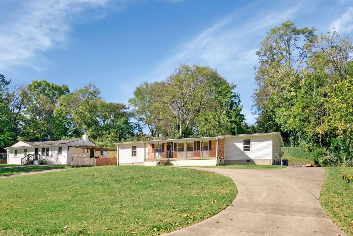 House for rent at 4857 Torbay Dr, Nashville, TN 37211