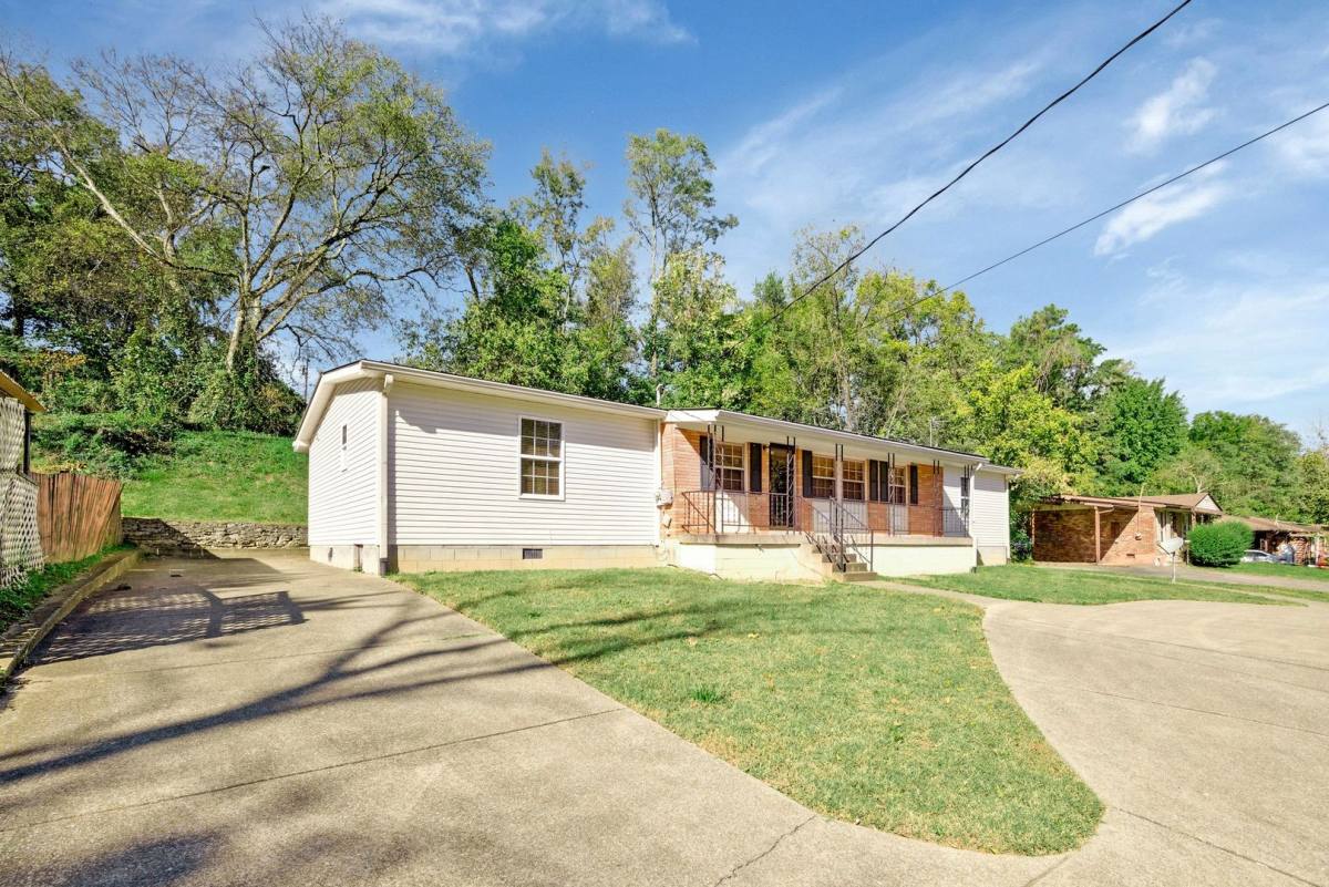 House for rent at 4857 Torbay Dr, Nashville, TN 37211