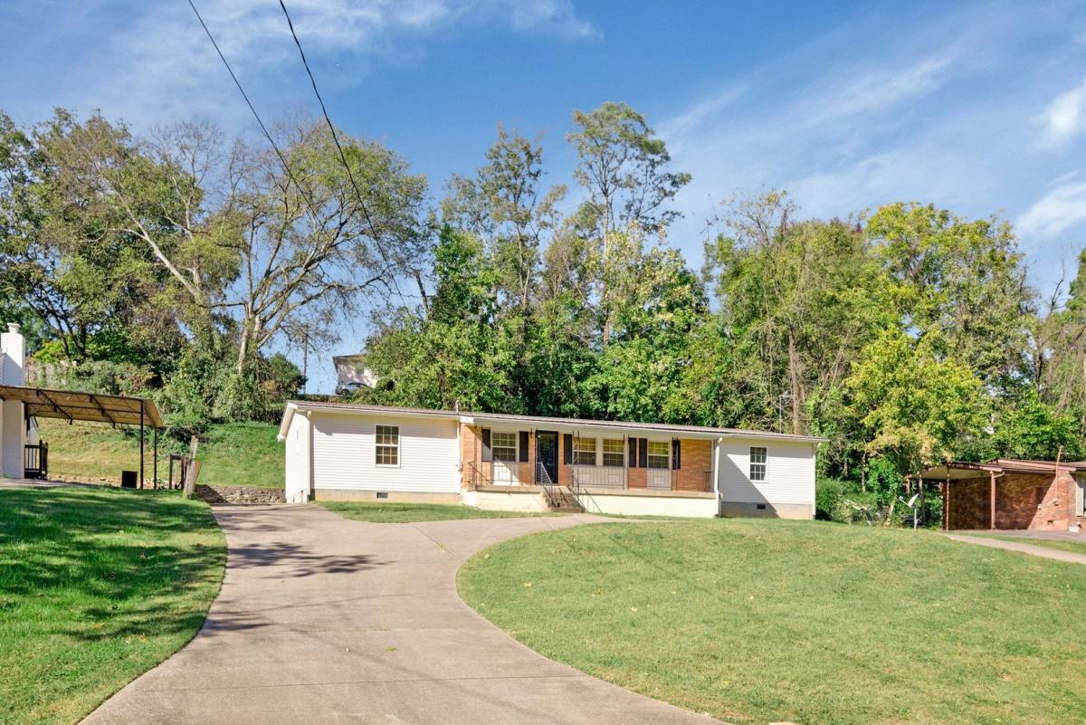 House for rent at 4857 Torbay Dr, Nashville, TN 37211