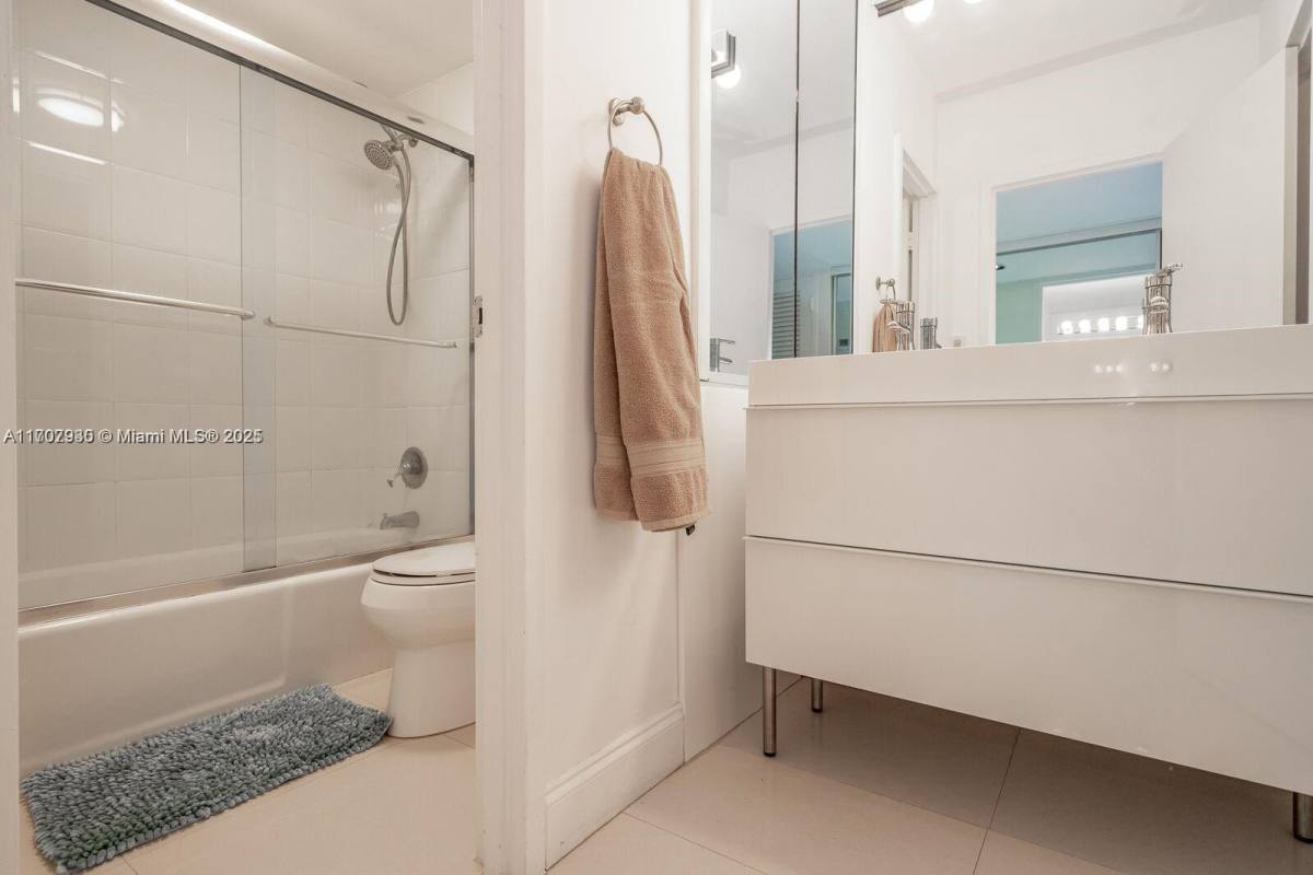 Apartment for rent at 100 Lincoln Rd, Miami Beach, FL 33139