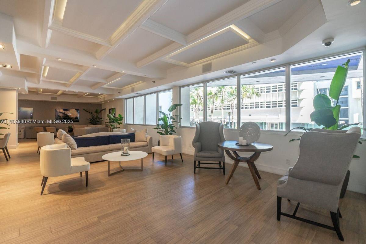 Apartment for rent at 100 Lincoln Rd, Miami Beach, FL 33139