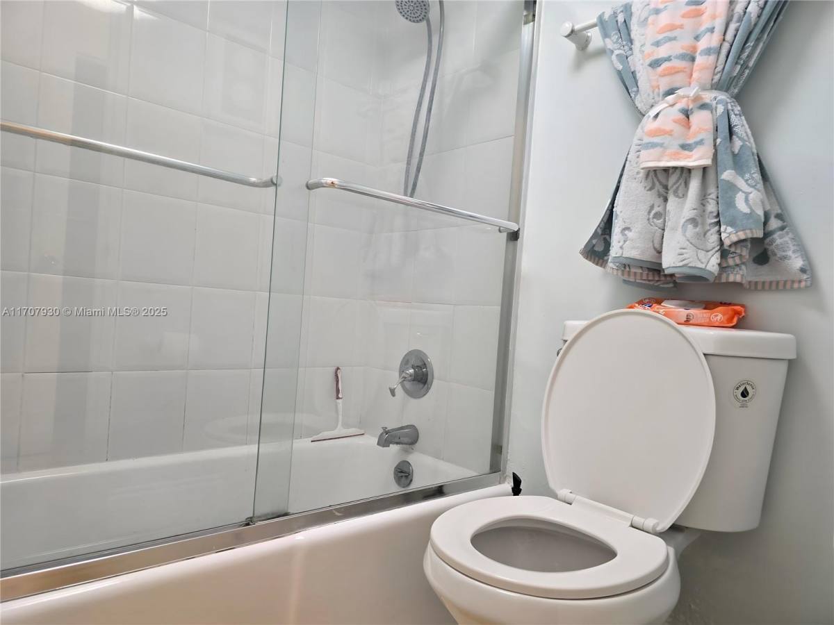 Apartment for rent at 100 Lincoln Rd, Miami Beach, FL 33139
