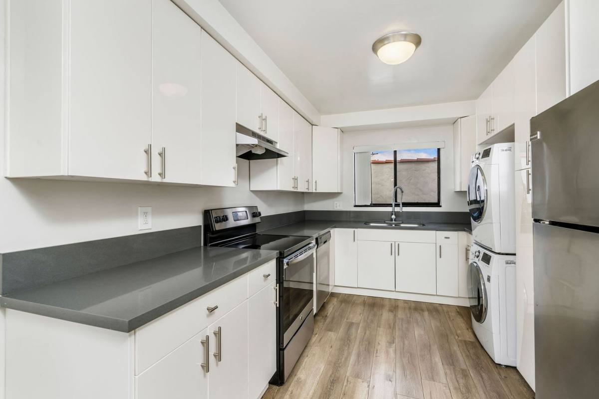 Apartment for rent at 121 N Hamilton Dr, Beverly Hills, CA 90211