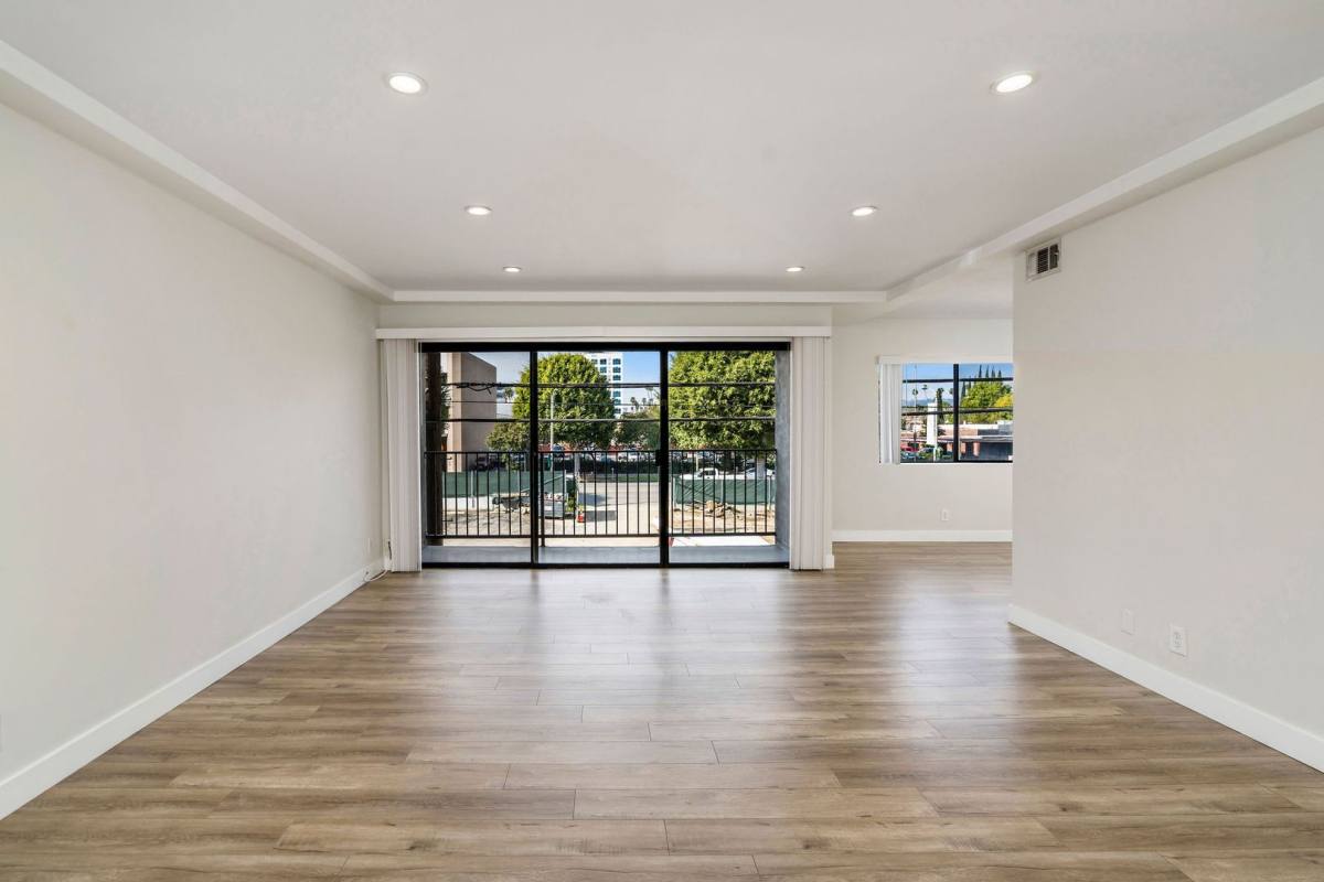 Apartment for rent at 121 N Hamilton Dr, Beverly Hills, CA 90211