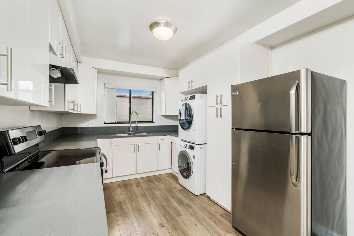 Apartment for rent at 121 N Hamilton Dr, Beverly Hills, CA 90211