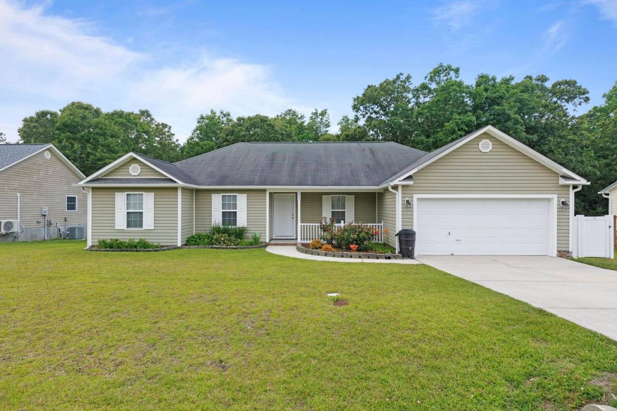 House for rent at 279 Brookstone Way, Jacksonville, NC 28546