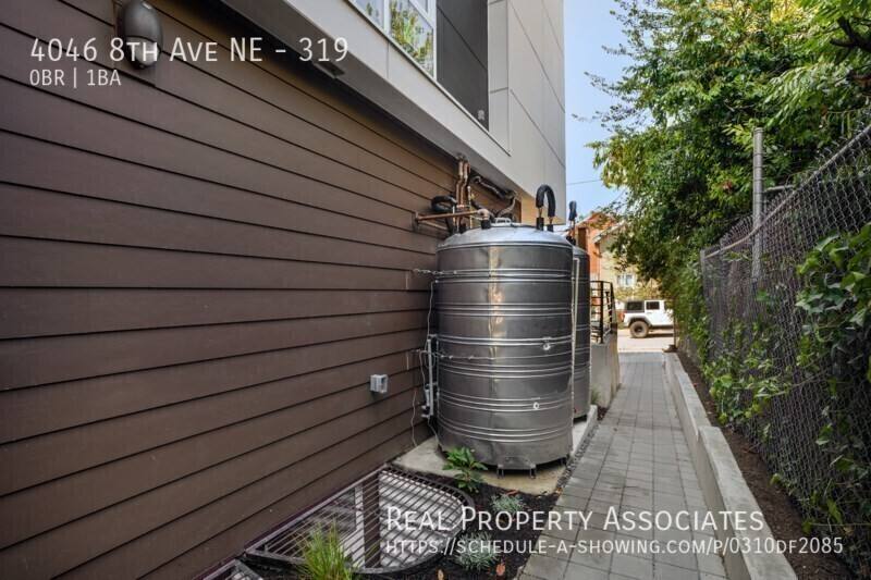 Apartment for rent at 4046 8th Ave NE, Seattle, WA 98105