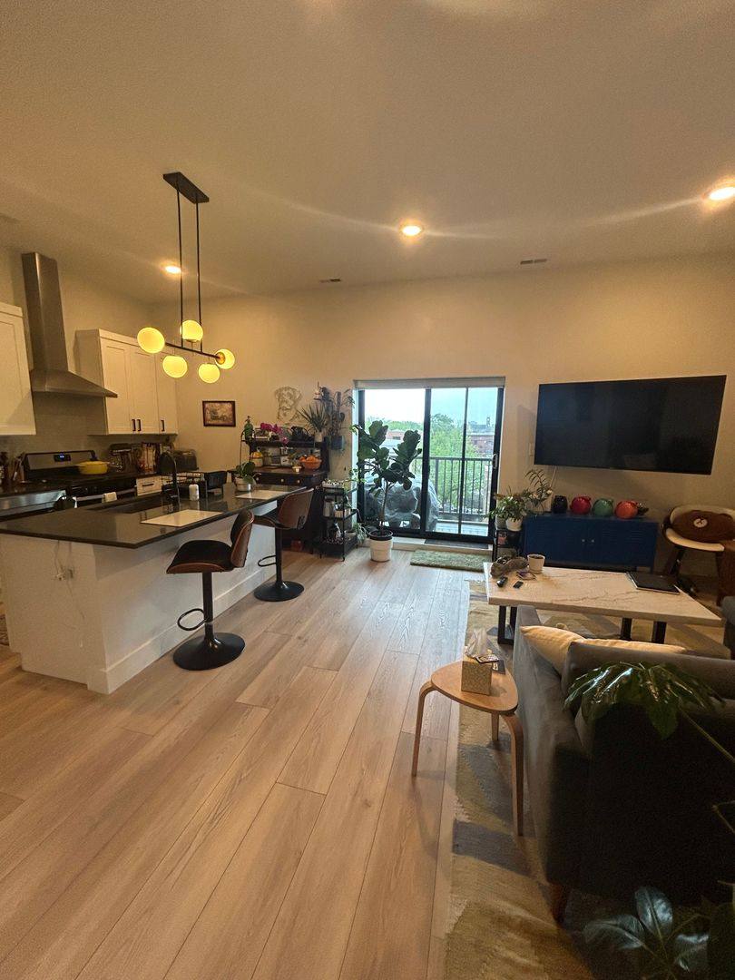 Apartment for rent at 1214 W Carmen Ave #203, Chicago, IL 60640