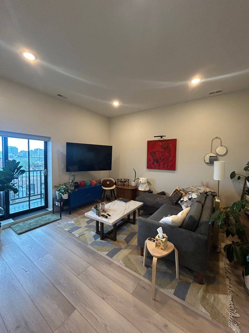 Apartment for rent at 1214 W Carmen Ave #203, Chicago, IL 60640