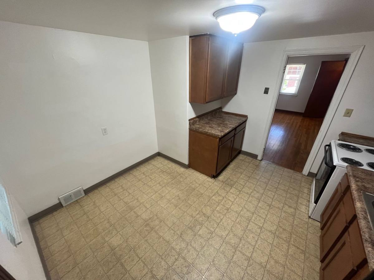 Apartment for rent at 1114-1116 Ohio St, McKeesport, PA 15132