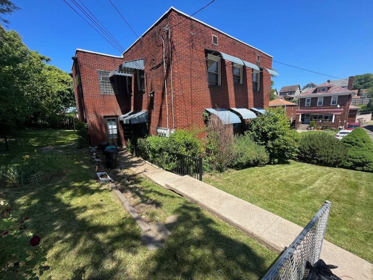 Apartment for rent at 1114-1116 Ohio St, McKeesport, PA 15132