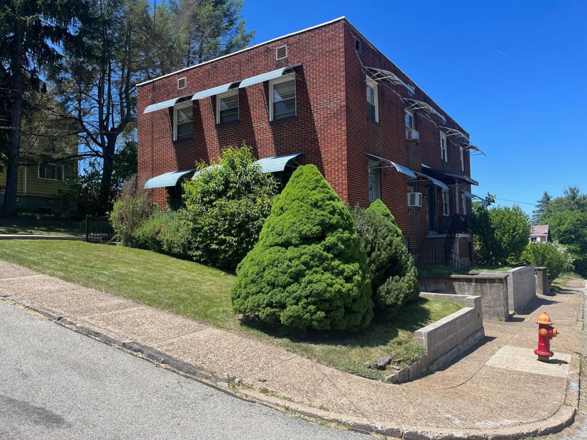 Apartment for rent at 1114-1116 Ohio St, McKeesport, PA 15132