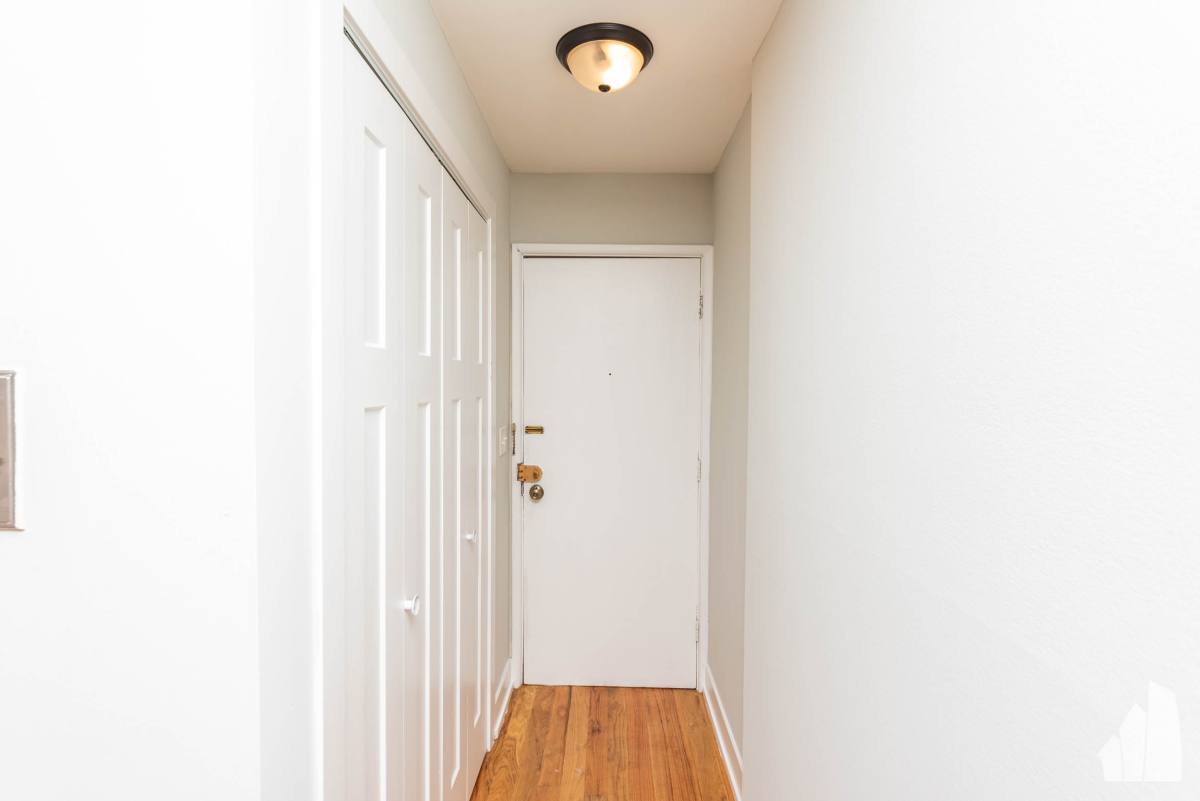 Apartment for rent at 445 W Barry Ave #431, Chicago, IL 60657