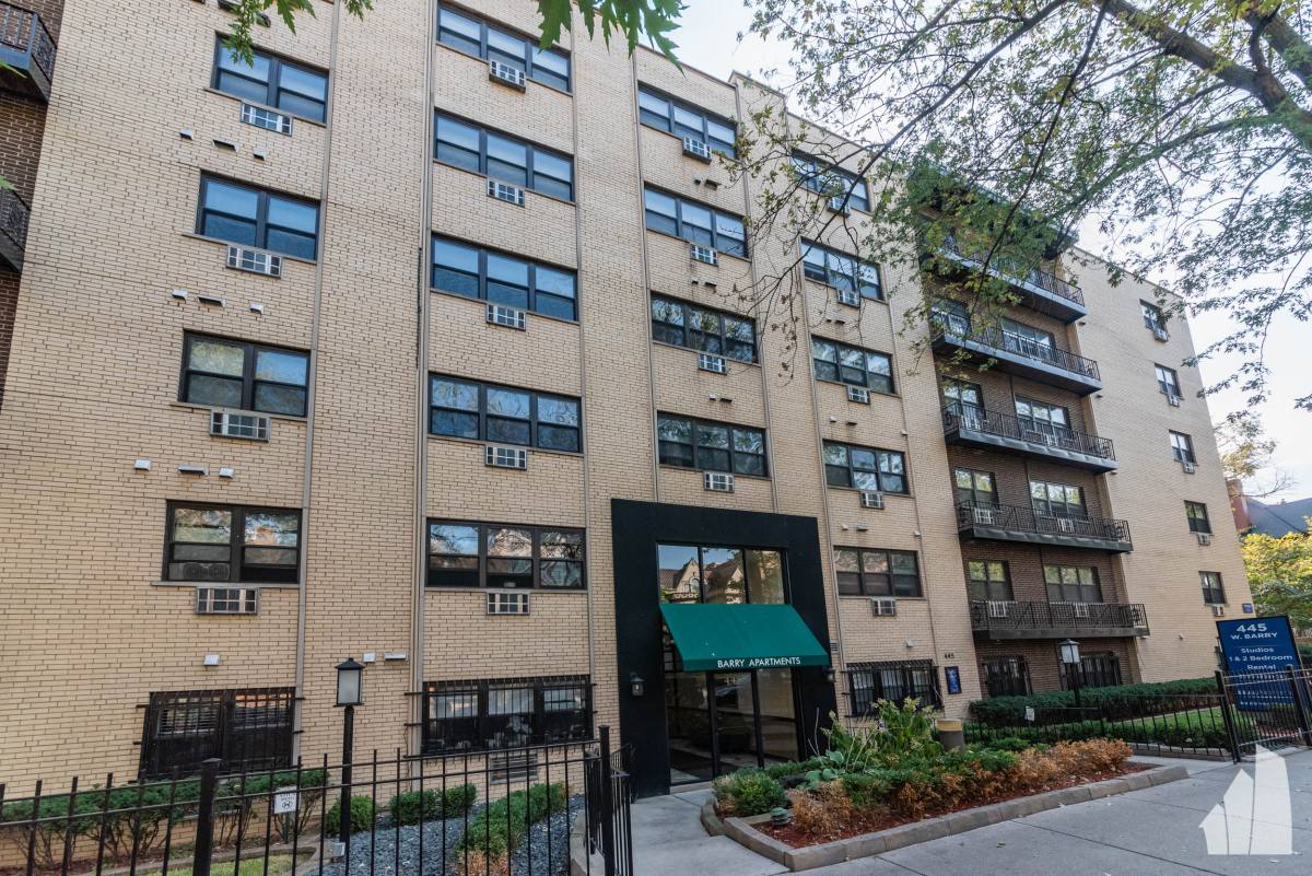 Apartment for rent at 445 W Barry Ave #431, Chicago, IL 60657