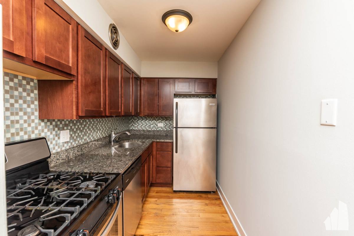 Apartment for rent at 445 W Barry Ave #431, Chicago, IL 60657