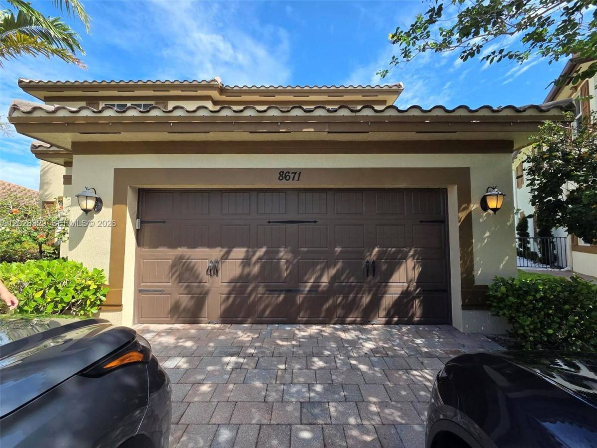 House for rent at 8671 Lakeside Bend, Pompano Beach, FL 33076