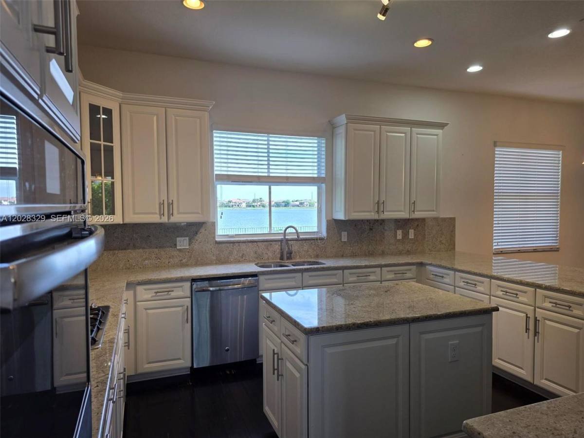 House for rent at 8671 Lakeside Bend, Pompano Beach, FL 33076