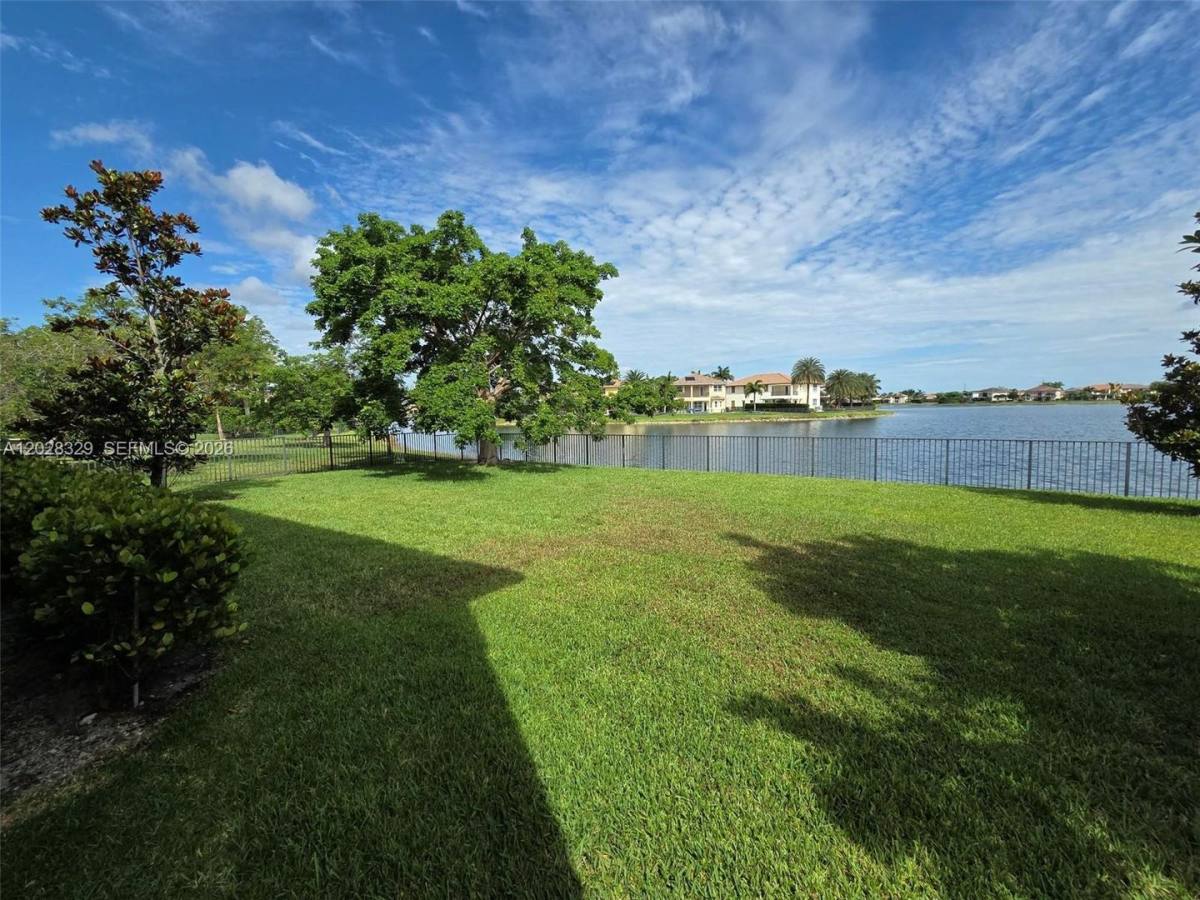 House for rent at 8671 Lakeside Bend, Pompano Beach, FL 33076