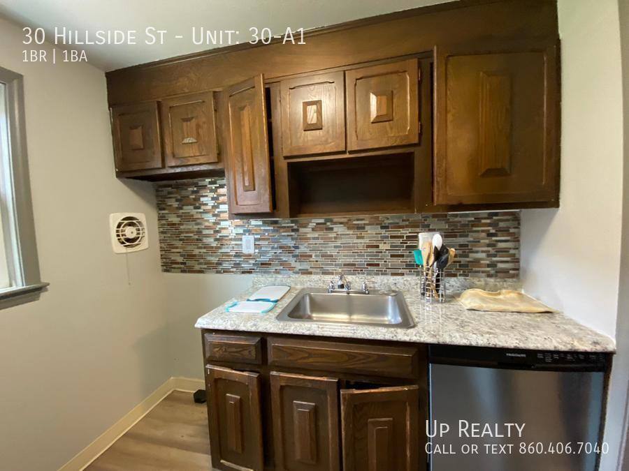 Apartment for rent at 30 Hillside St, East Hartford, CT 06108