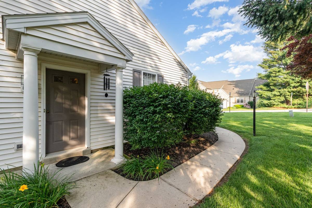 House for rent at 660 Springhouse Lane, Hummelstown, PA 17036