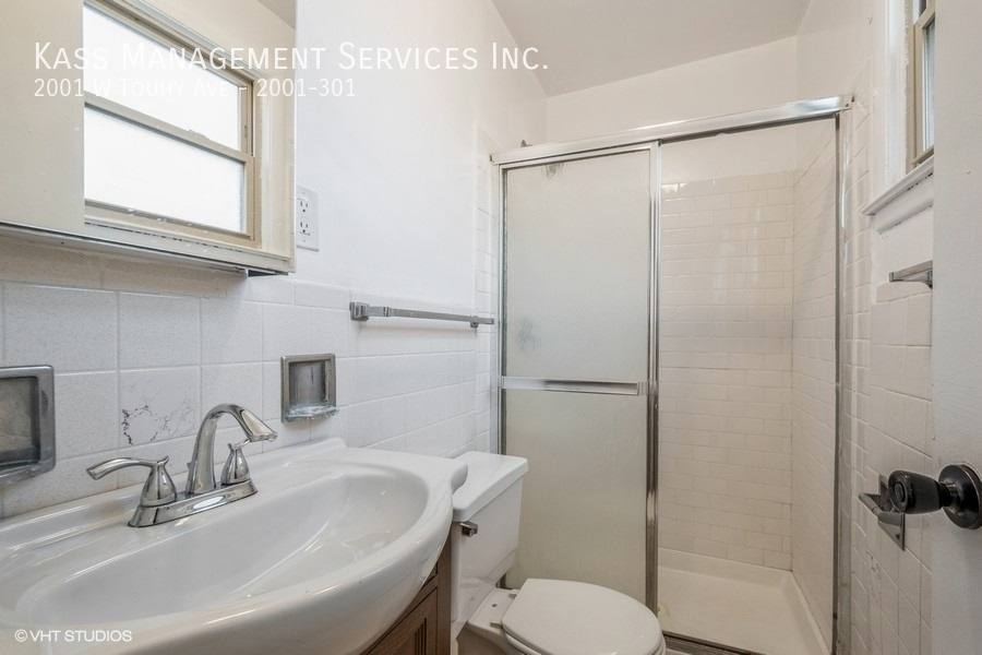 Apartment for rent at 2001 W Touhy Ave #301, Chicago, IL 60645
