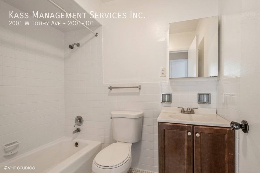 Apartment for rent at 2001 W Touhy Ave #301, Chicago, IL 60645