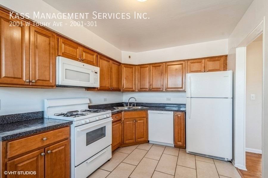 Apartment for rent at 2001 W Touhy Ave #301, Chicago, IL 60645