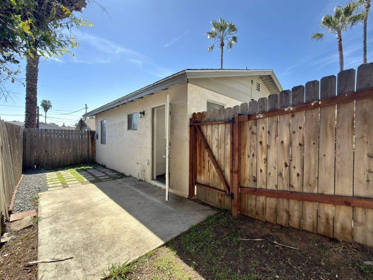 Apartment for rent at 318 Washington St, Vista, CA 92084