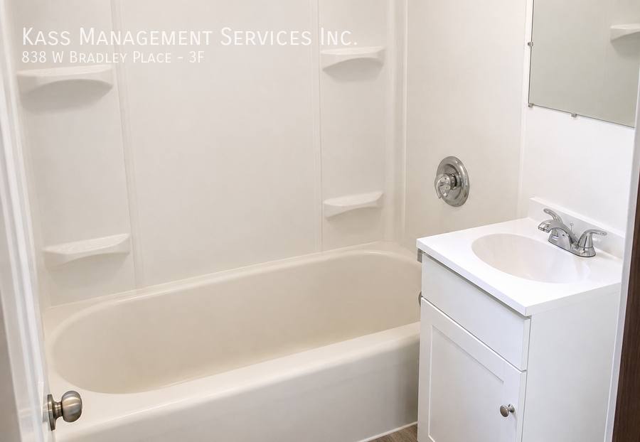 Apartment for rent at 838 W Bradley Place #3F, Chicago, IL 60613